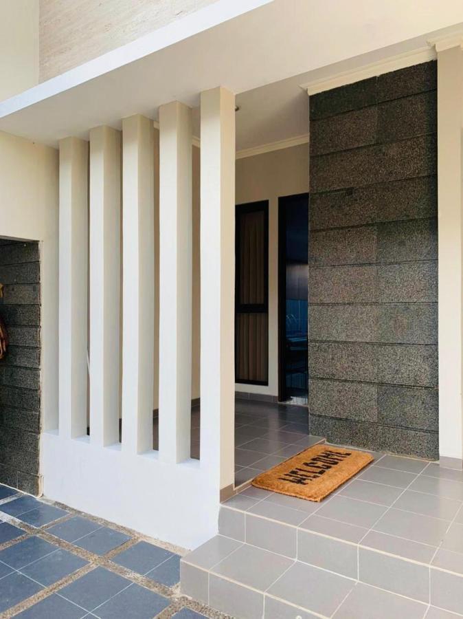 Platinum Setrasari Guest House 5Br Private Pool باندونج المظهر الخارجي الصورة
